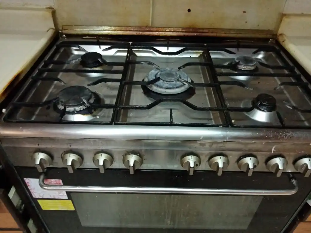 فريق عمل شركة تنظيف وصيانة افران غاز بالدمام